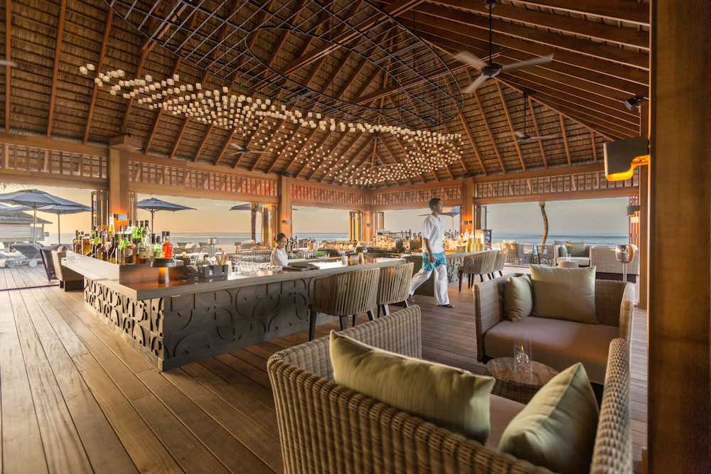 Coco Bar at Hurawalhi Island Resort thumbnail 8